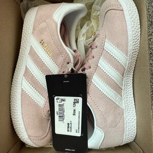 NWT Adidas Icy Pink and Cloud White Gazelle Hard to Find Sneakers, 12K